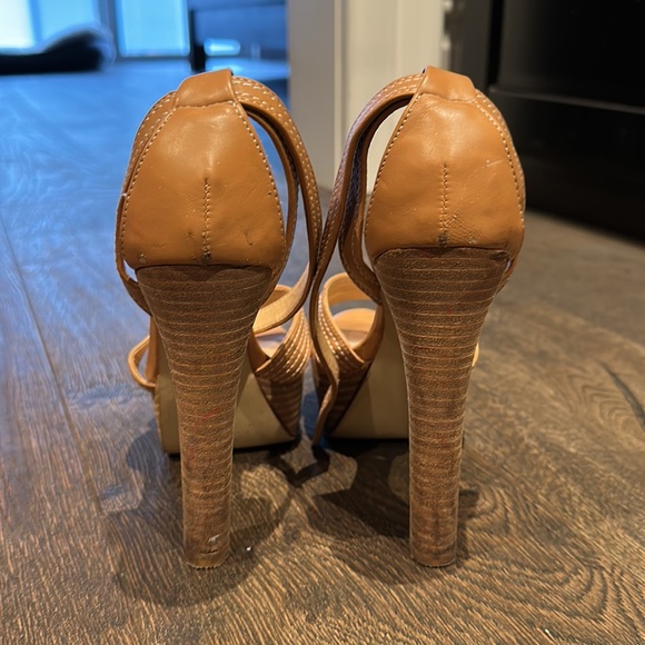 Platforms - Picture 4 of 5